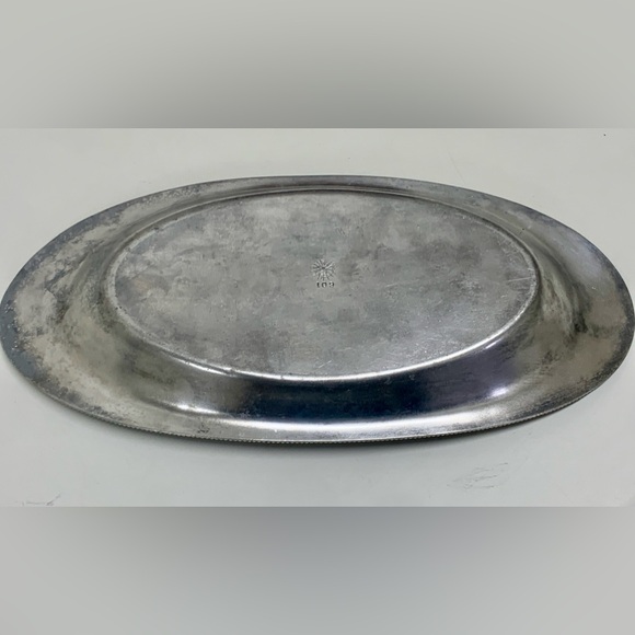 c. 1900 E. G. Webster & Son Gadrooned Rim Silver Plate Oval "D" Engraved Tray - Picture 4 of 12